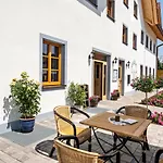 Schloeglhof * Gilching